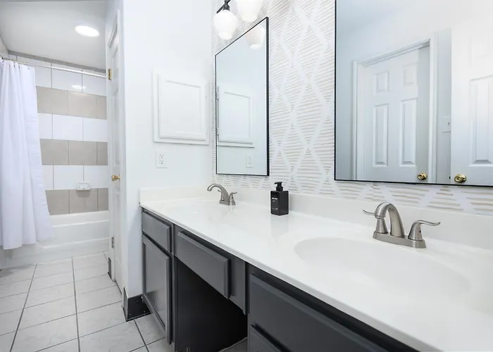 Holiday home Cozy, Retreat, Modern, Sleeps 10 Round Rock