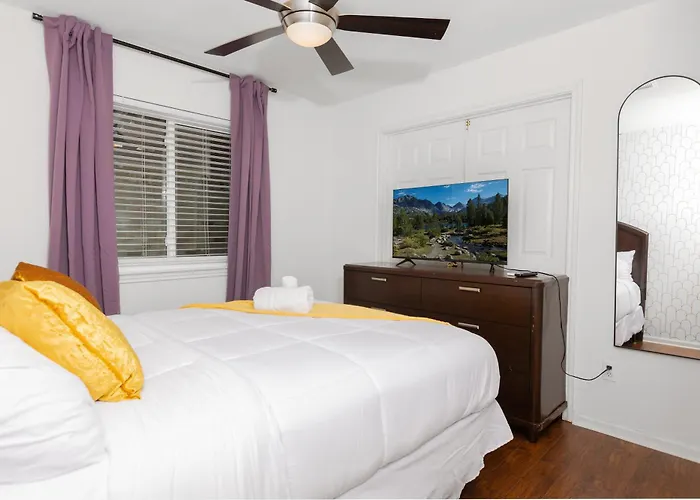 Cozy, Retreat, Modern, Sleeps 10 * Round Rock
