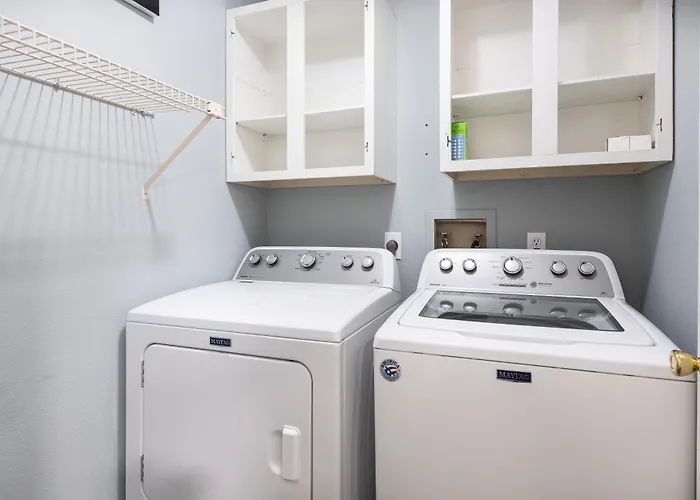 Cozy, Retreat, Modern, Sleeps 10 * Round Rock