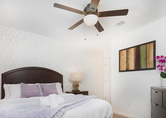 Cozy, Retreat, Modern, Sleeps 10