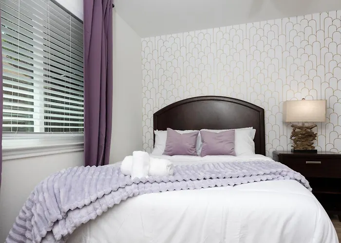 Cozy, Retreat, Modern, Sleeps 10