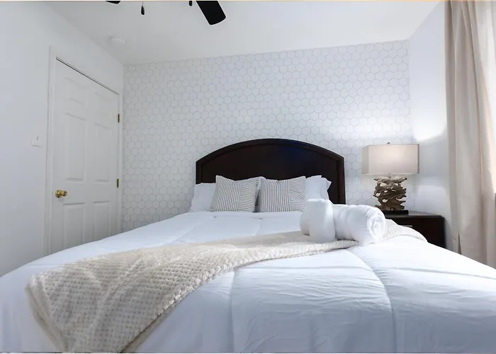Holiday home Cozy, Retreat, Modern, Sleeps 10 *