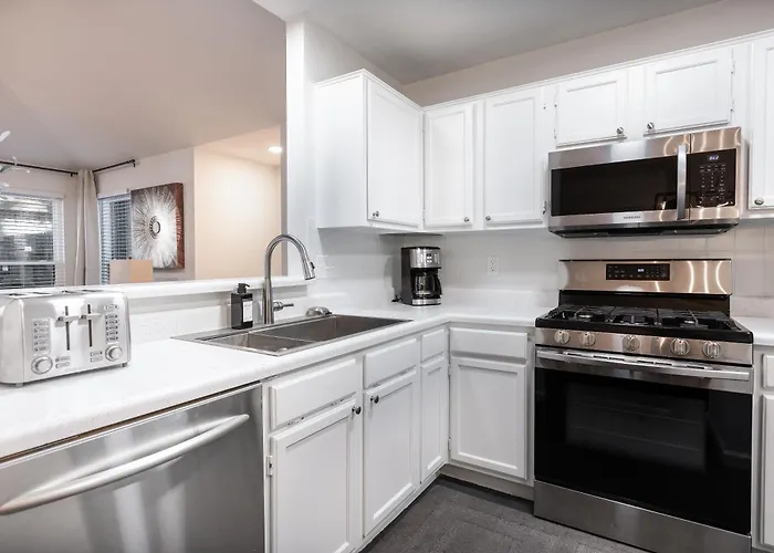 Holiday home Cozy, Retreat, Modern, Sleeps 10 Round Rock
