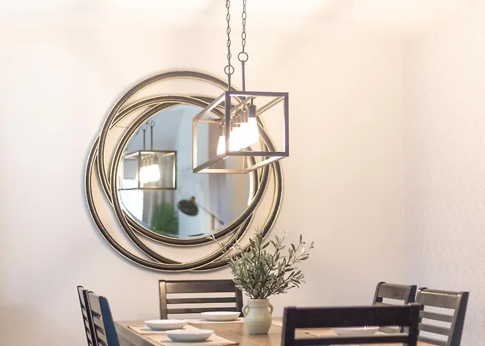 Cozy, Retreat, Modern, Sleeps 10 * Round Rock