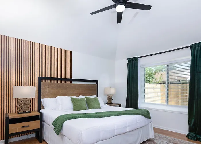 Holiday home Cozy, Retreat, Modern, Sleeps 10 Round Rock