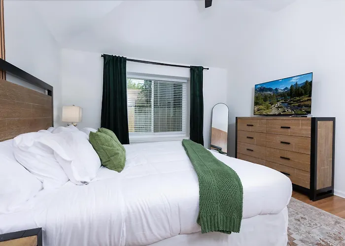 Holiday home Cozy, Retreat, Modern, Sleeps 10 Round Rock